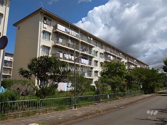 公社清和台住宅３号棟の外観（南西側から）