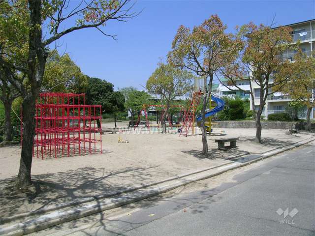 敷地内の広々とした公園