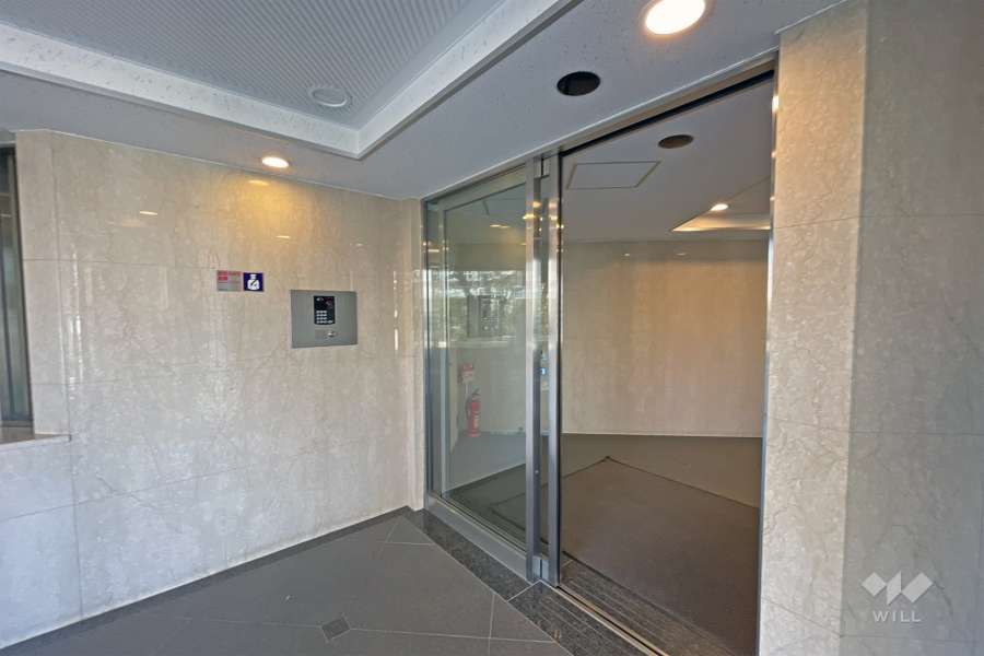 エントランスはオートロック付きです。