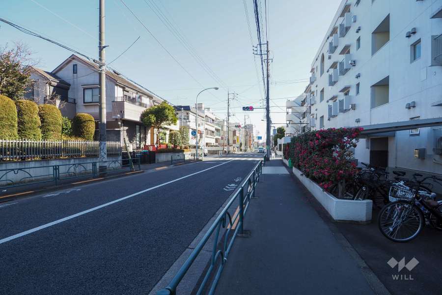 敷地北側の前面道路