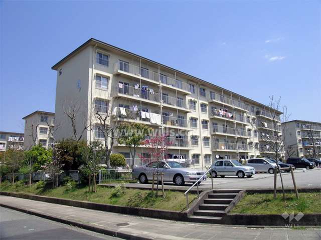 公社清和台住宅５号棟の外観（南西側から）