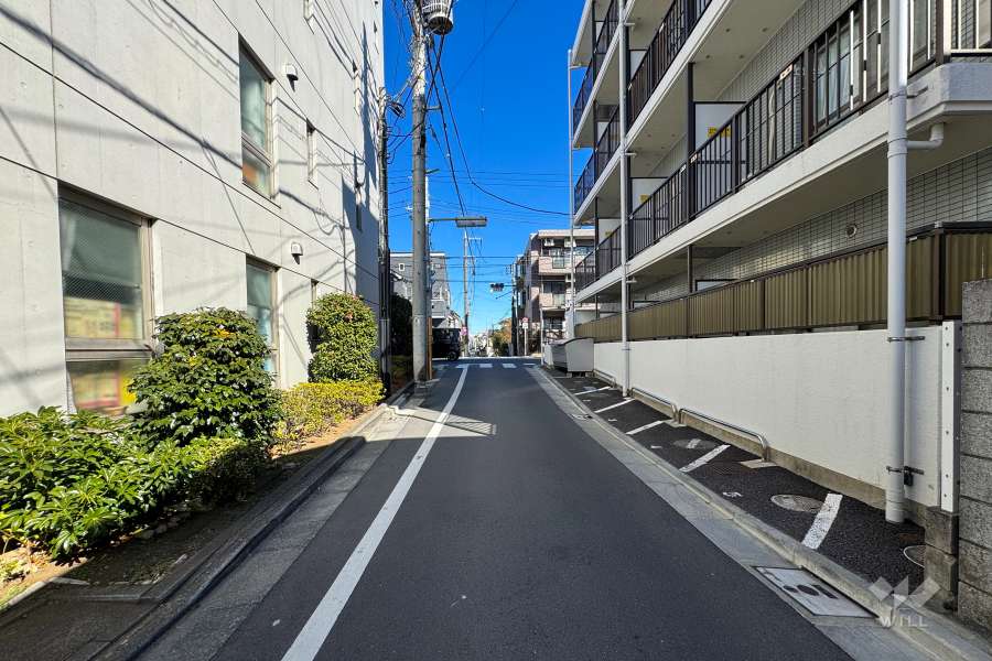敷地西側の前面道路　