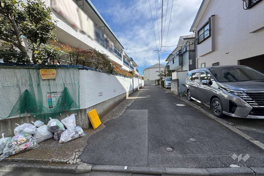 敷地南側の前面道路