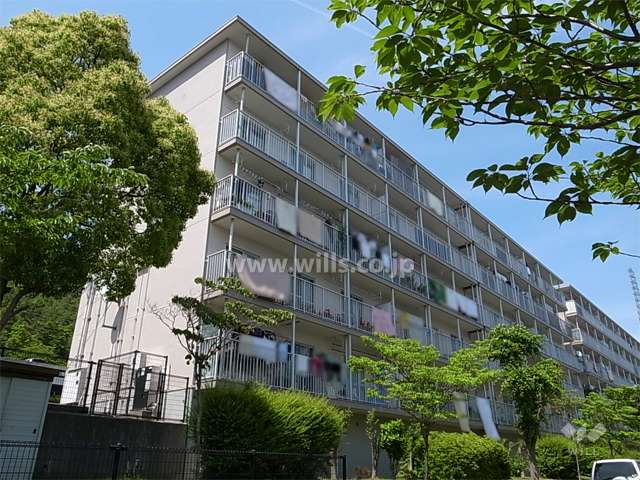 中山五月台住宅10号棟の外観（南西側から）