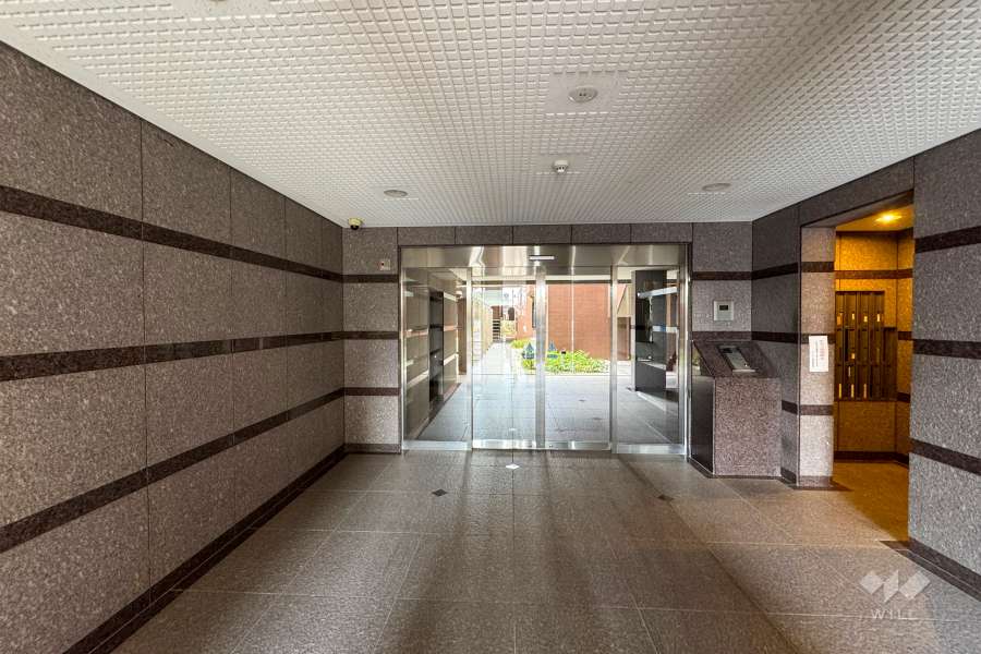 エントランスはオートロック付きです。