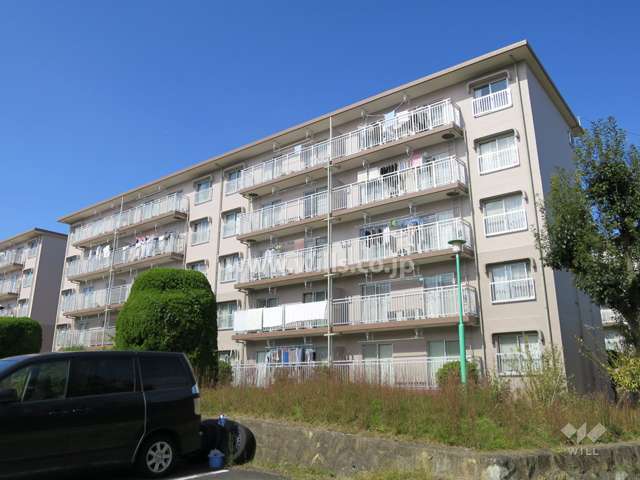 公社清和台住宅１３号棟の外観（南東側から）