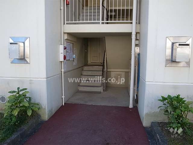 住戸入口（共用ポスト）