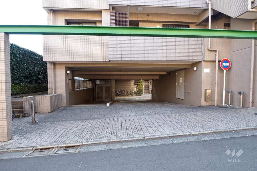 駐車場の出入り口（リングシャッター付き）