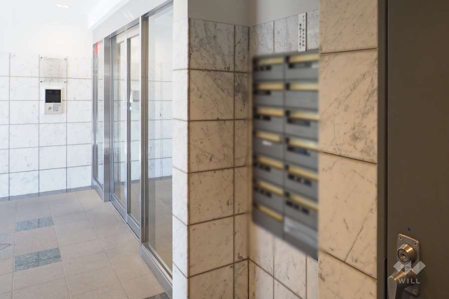 エントランスはオートロック付きです。