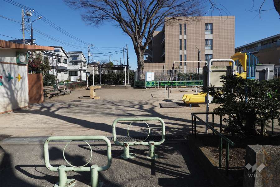隣接する公園