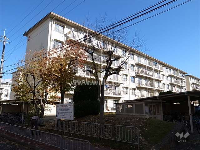 公社清和台住宅１５号棟の外観（南西側から）