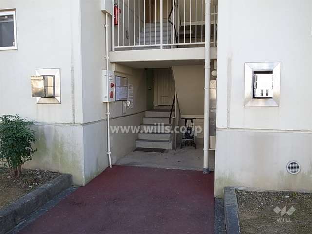 住戸入口（共用ポスト）