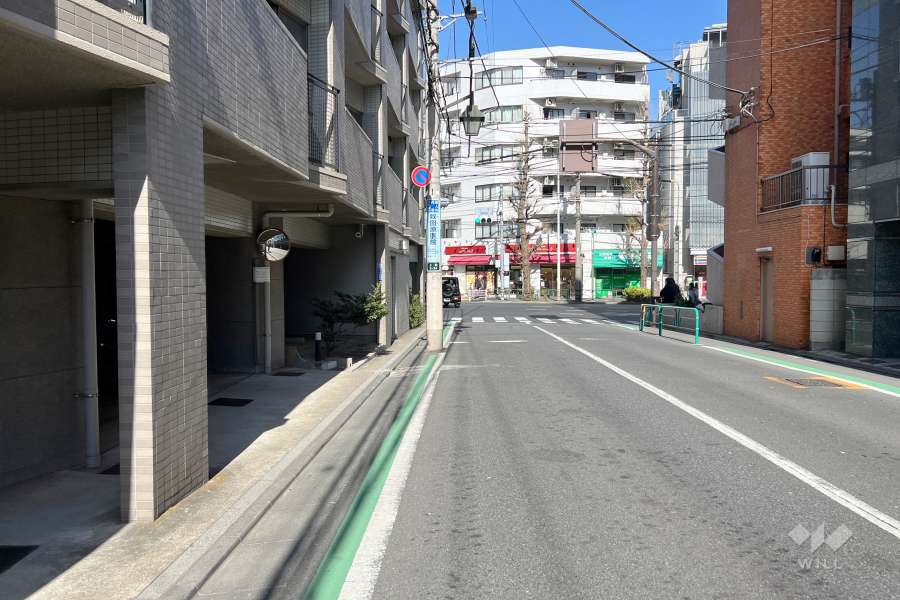 敷地東側の前面道路