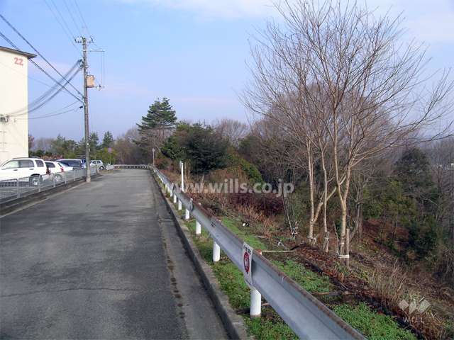 周囲には雑木林が広がり、自然豊か。