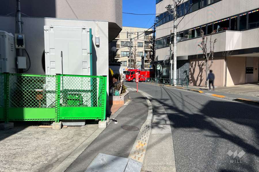 敷地南東側の前面道路