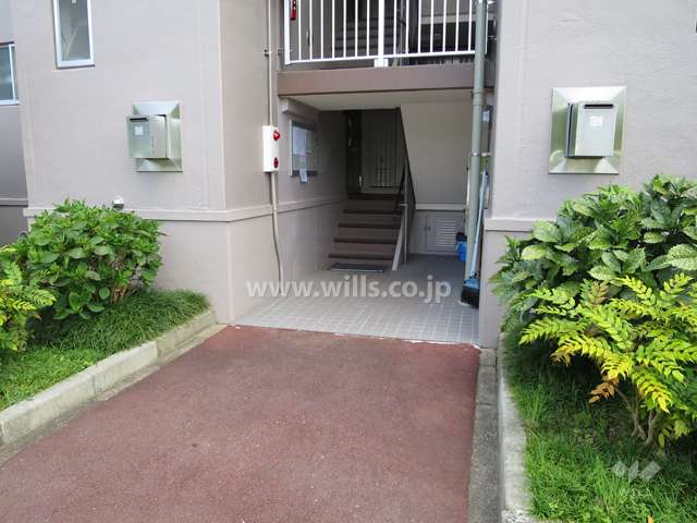 住戸出入り口（共用ポスト）