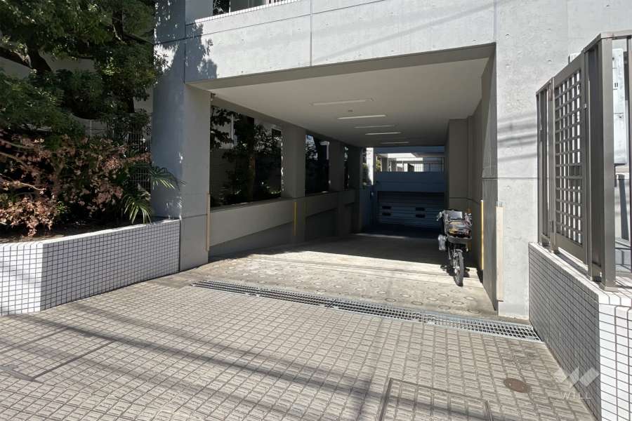 駐車場出入り口