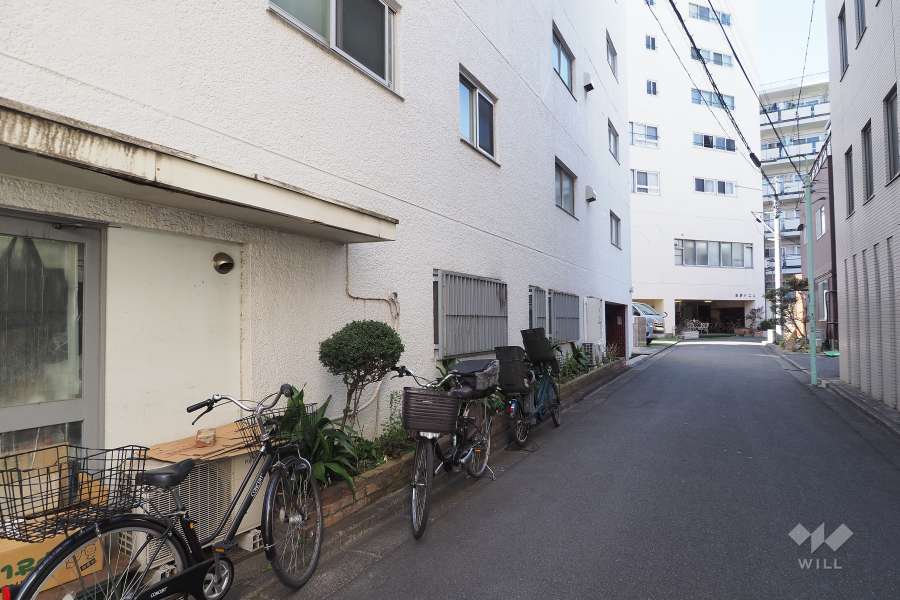 敷地北東側の前面道路