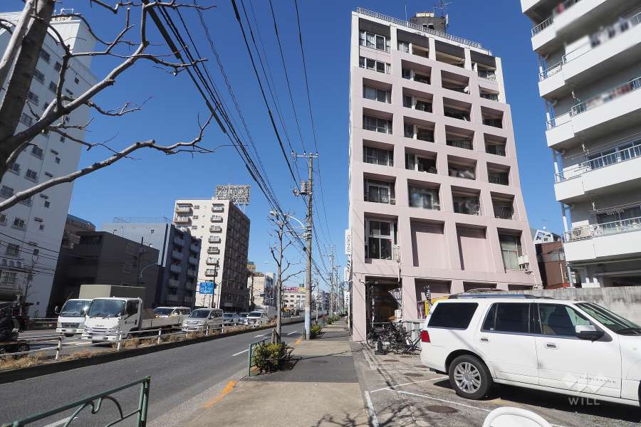 敷地西側の前面道路