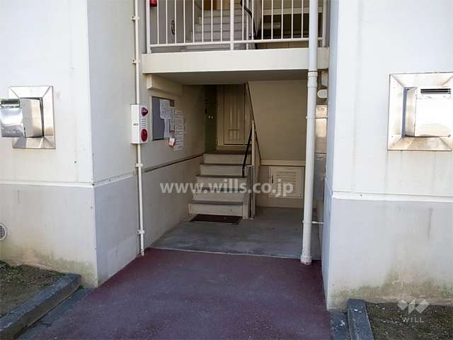 住戸入口（共用ポスト）