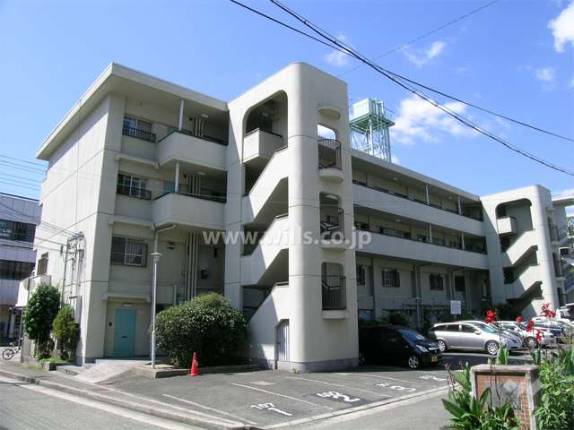 栄町団地 Ｇ棟の外観（北東から）