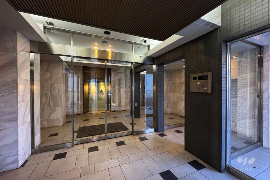 エントランスはオートロック付きです。