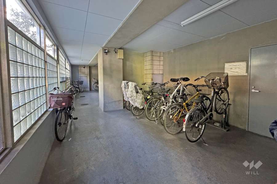 屋内に設けられた駐輪場
