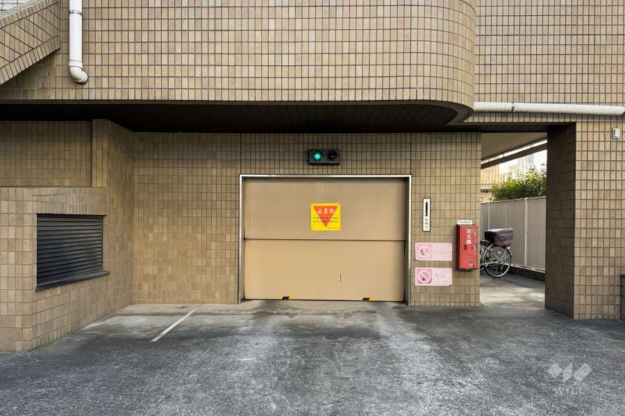 敷地内駐車場（屋内機械式）
