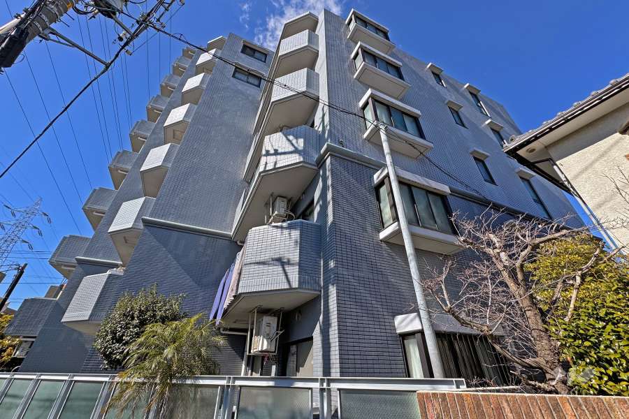 エスカイア上高井戸の外観（南東側から）