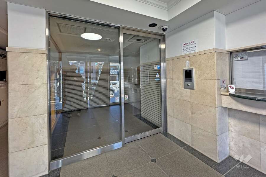 エントランスはオートロック付きです。