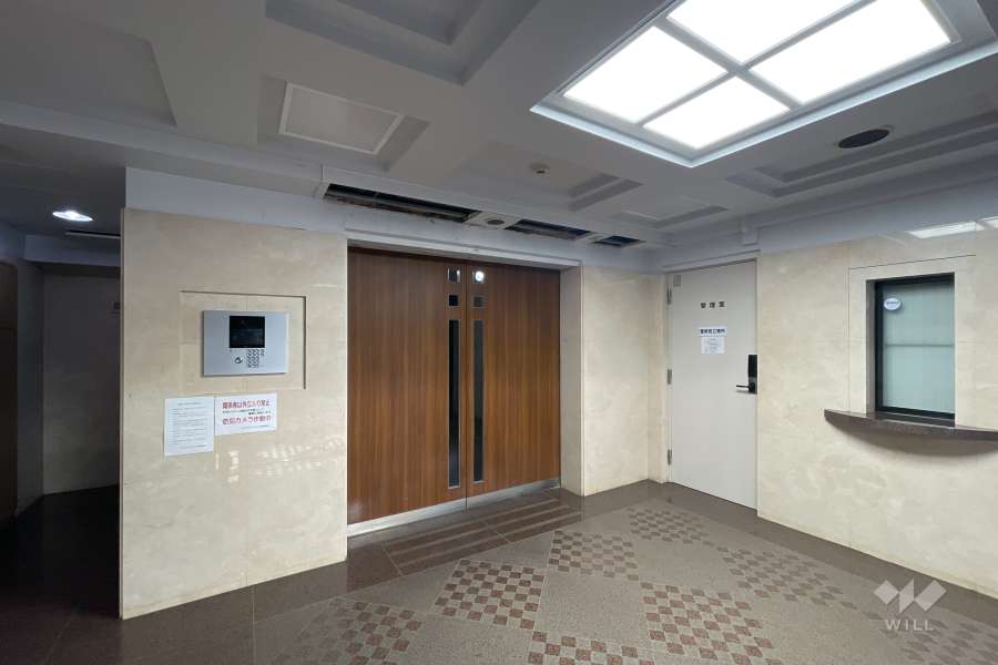 エントランスはオートロック付きです。