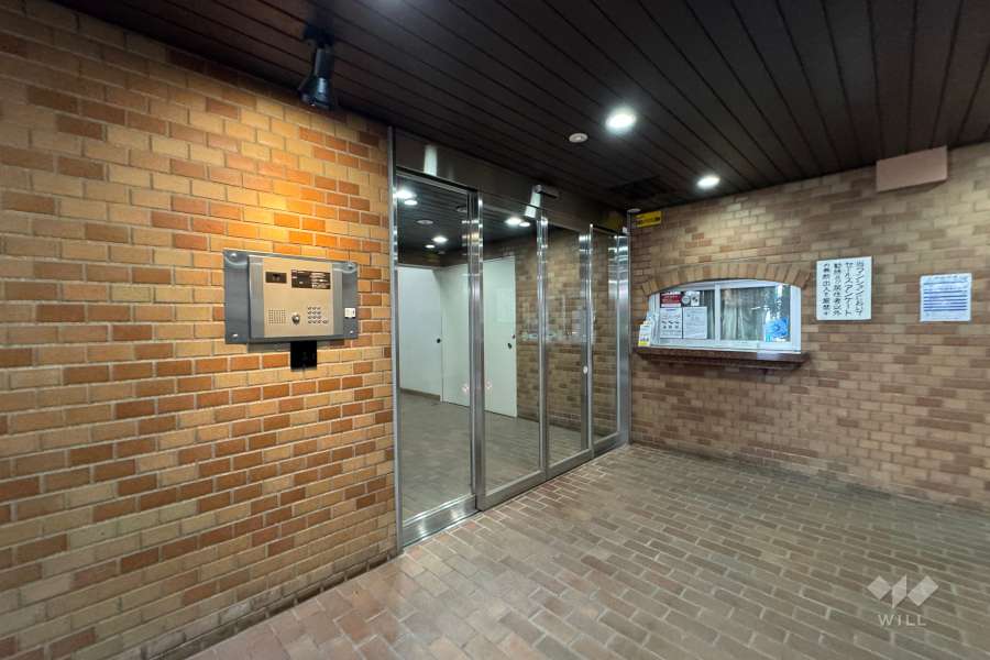 エントランスはオートロック付きです。