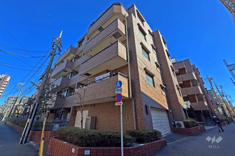 ライオンズマンション八幡山の外観（南西側から）