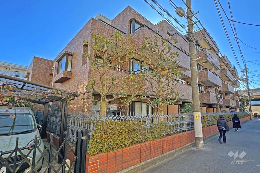 ライオンズマンション八幡山の外観（北西側から）