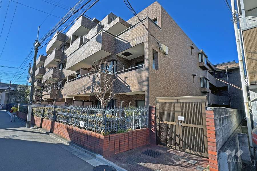 ライオンズマンション八幡山の外観（北東側から）