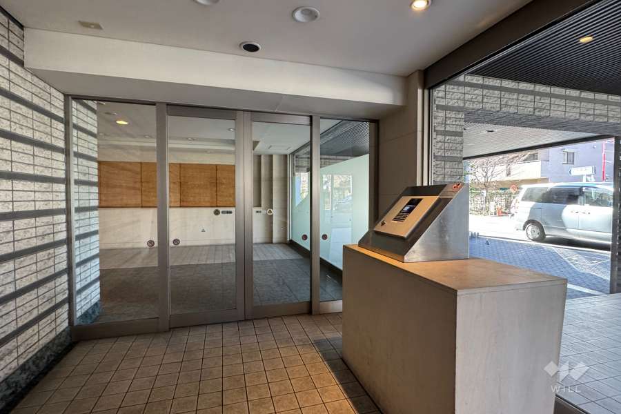 エントランスはオートロック付きです。