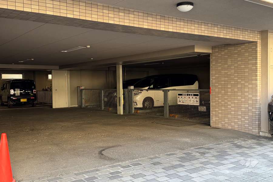 敷地内駐車場（屋内機械式）