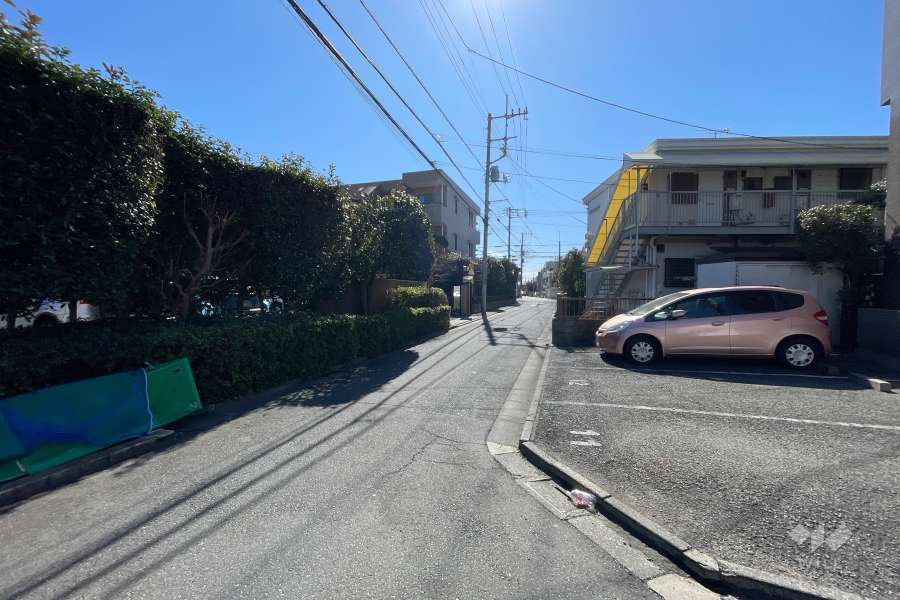 敷地北西側の前面道路