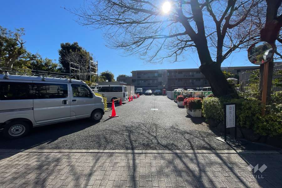 駐車場の出入り口