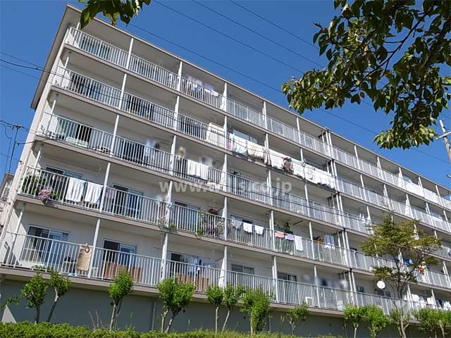 中山五月台住宅12号棟の外観（南西側から）