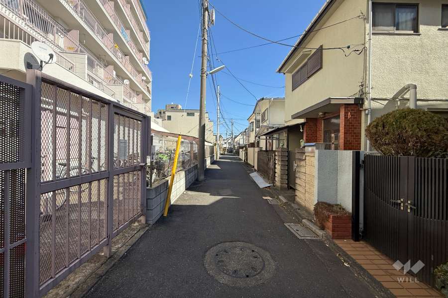 敷地南東側の前面道路