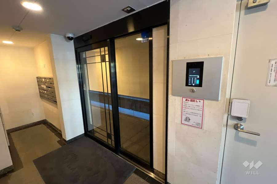 エントランスはオートロック付きです。