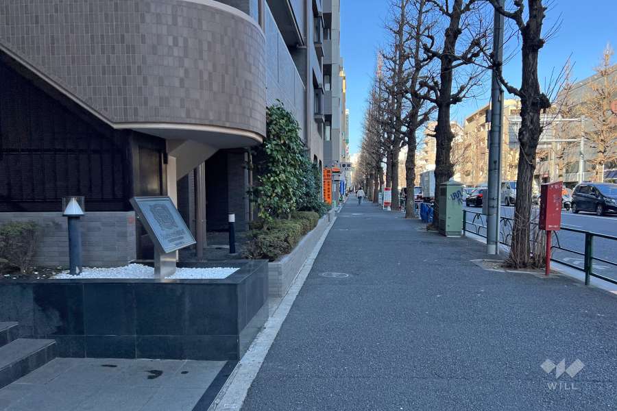 敷地北東側の前面道路
