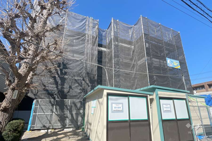 コスモ南阿佐ヶ谷ヒルハウスの外観（南西側から）・（2025年10月9日時、改装中）