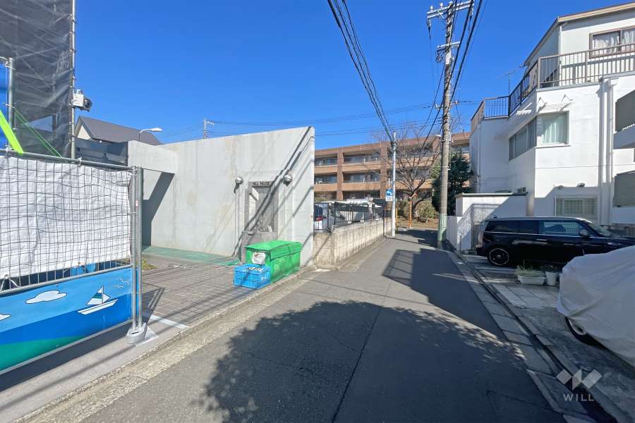 敷地南東側の側前面道路（南西側から）