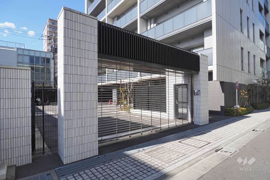 駐車場の出入り口（リングシャッター付き）　
