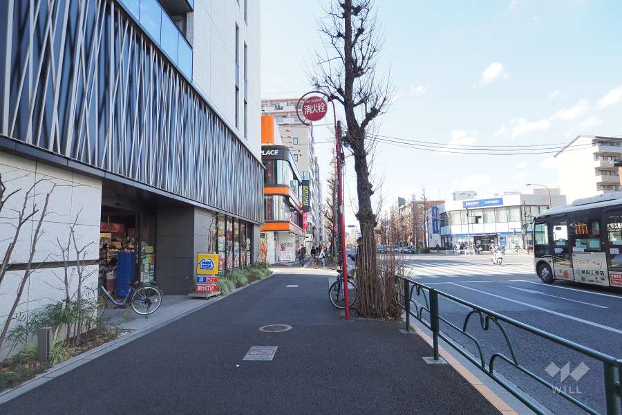 敷地北側の前面道路