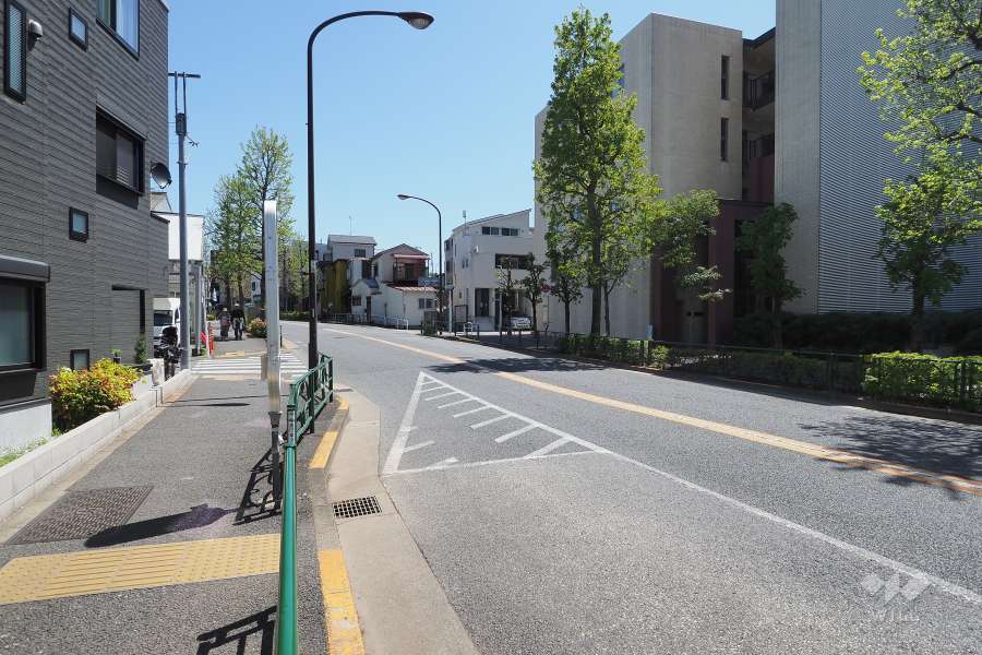 敷地北側の前面道路