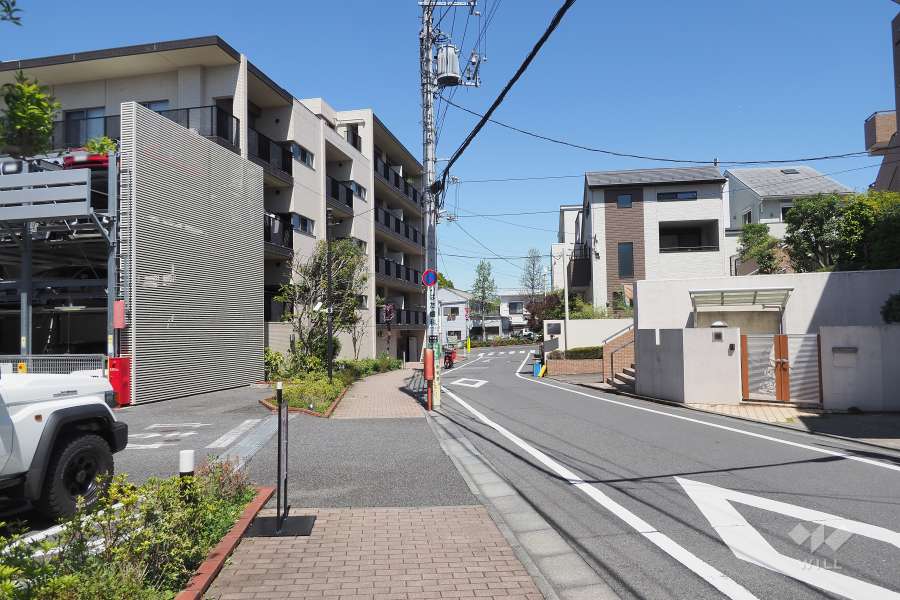 敷地東側の前面道路