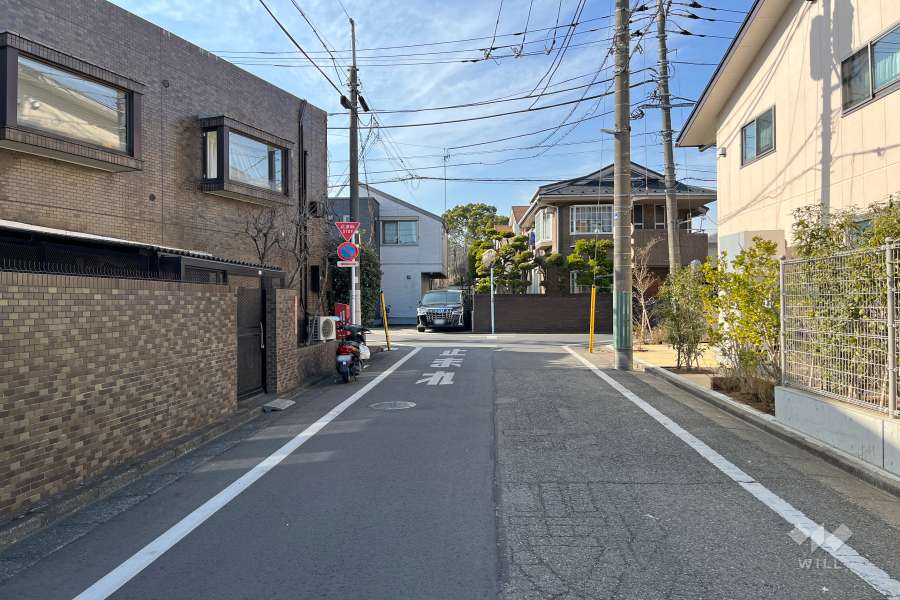 敷地北東側の前面道路　